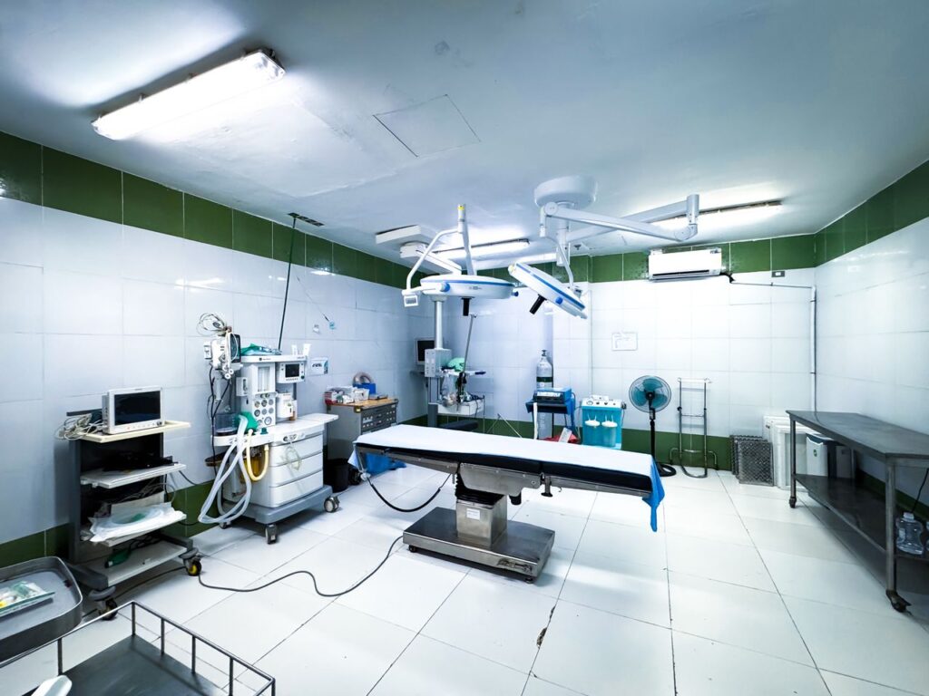 Home Brightly lit operating room equipped with advanced medical technology and clean facilities.